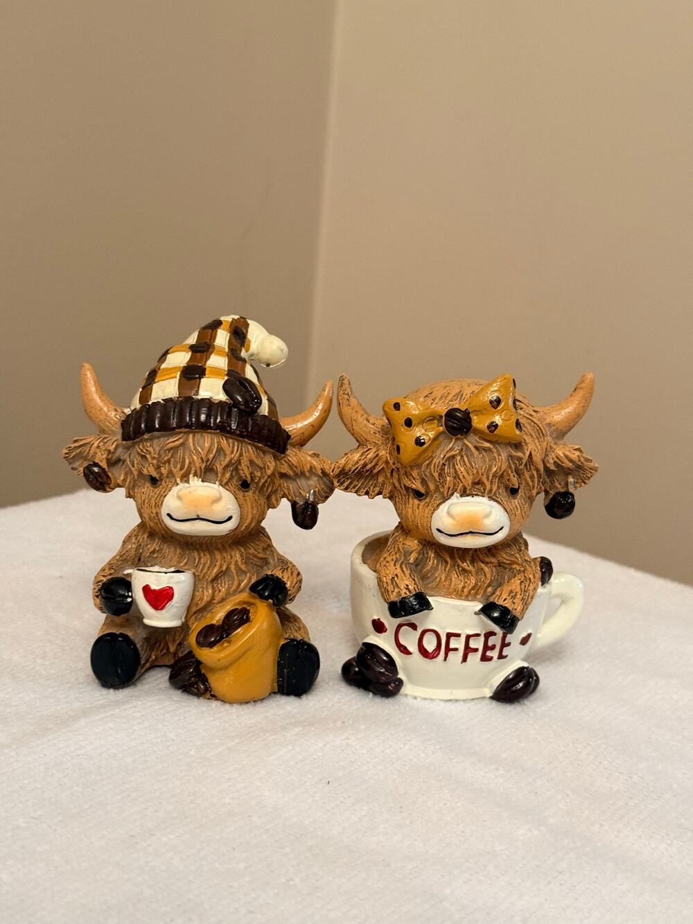 New Cute Resin Whimsical “Coffee” Themed Highland Cow Set. Excellent Condition